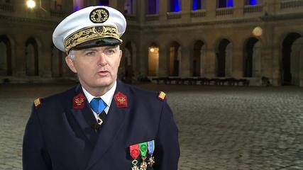 Les Personnels De Sante Des Armees Decores Avec Un Soldat De Metier